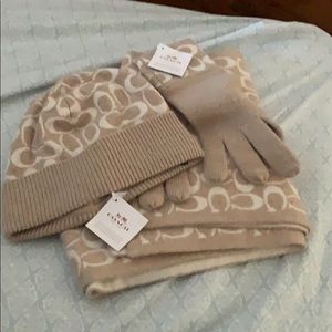 Signature Coach scarf, beanie and tech gloves